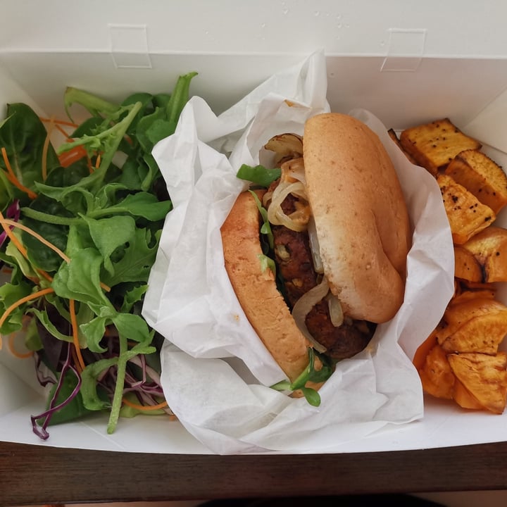 photo of iVegan Black Bean Burger shared by @plantiful on  08 May 2022 - review