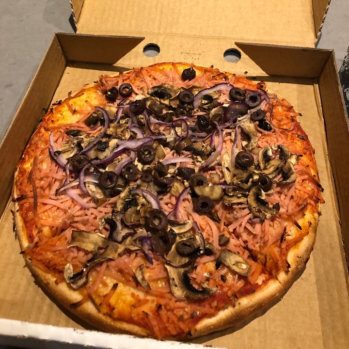 photo of SCARFACE PIZZERIA Capricciosa Vegan Pizza shared by @louiselliott on  31 Oct 2020 - review