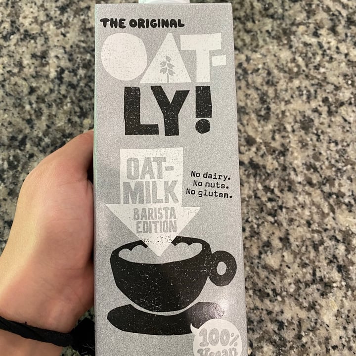review photo of Oatly Oat Drink Barista Edition shared by @mcobianm on 10 Aug 2021 - review
