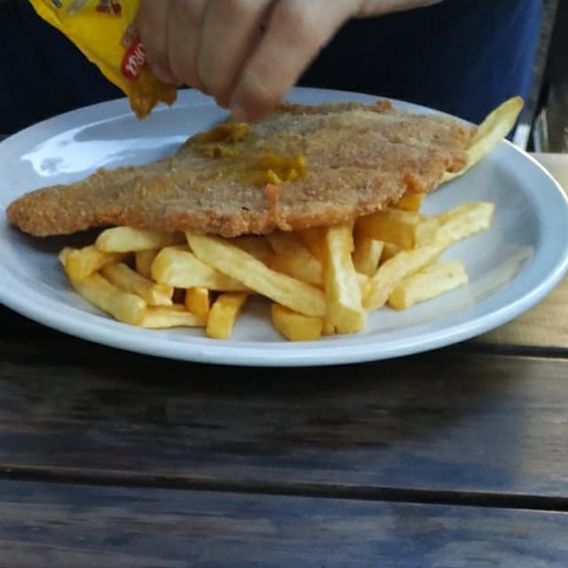 Photo of the dish “Milanesa de seitan con papas fritas”