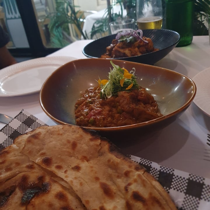 photo of Indian Empire Dal makhani, aloo gobi, baingan masala shared by @vegoutgc on  11 May 2021 - review