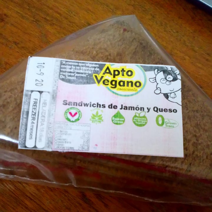 photo of Apto Vegano Consciente Sandwich De Jamon Crudo Y Queso shared by @cardel on  17 Sep 2020 - review