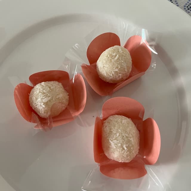 Photo of the dish “Beijinho de côco”