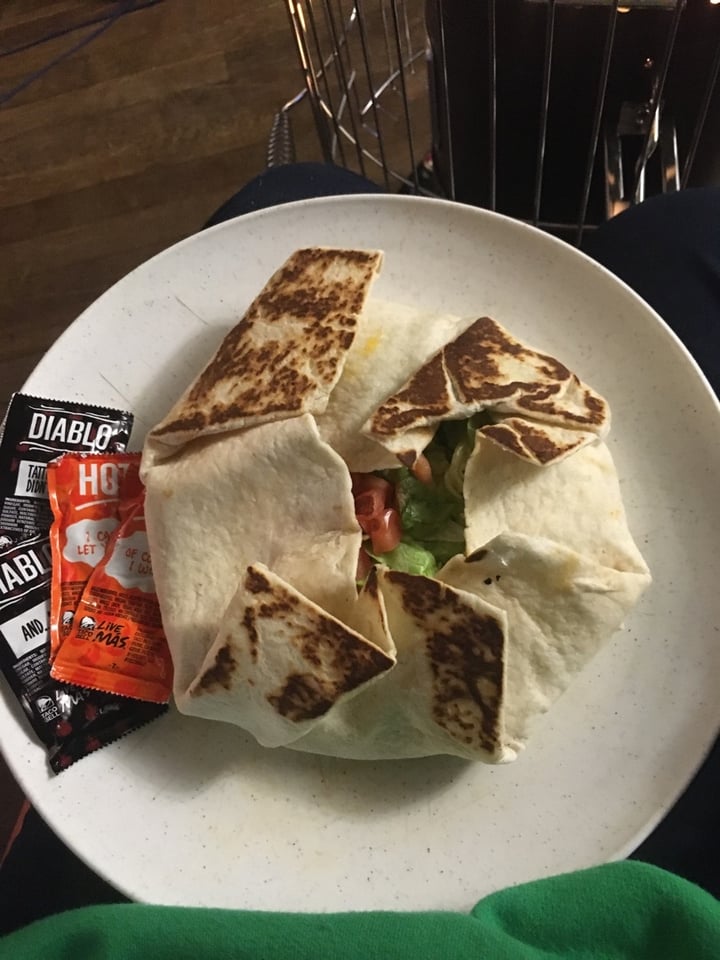 photo of Taco Bell Cantina Black Bean Crunchwrap Supreme shared by @bambi25 on  24 Nov 2019 - review