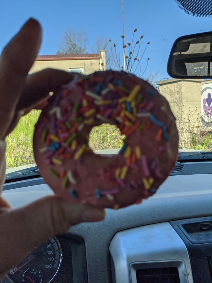 photo of Rainbow Bakery Homer Donut shared by @farmanimalman on  24 Apr 2020 - review