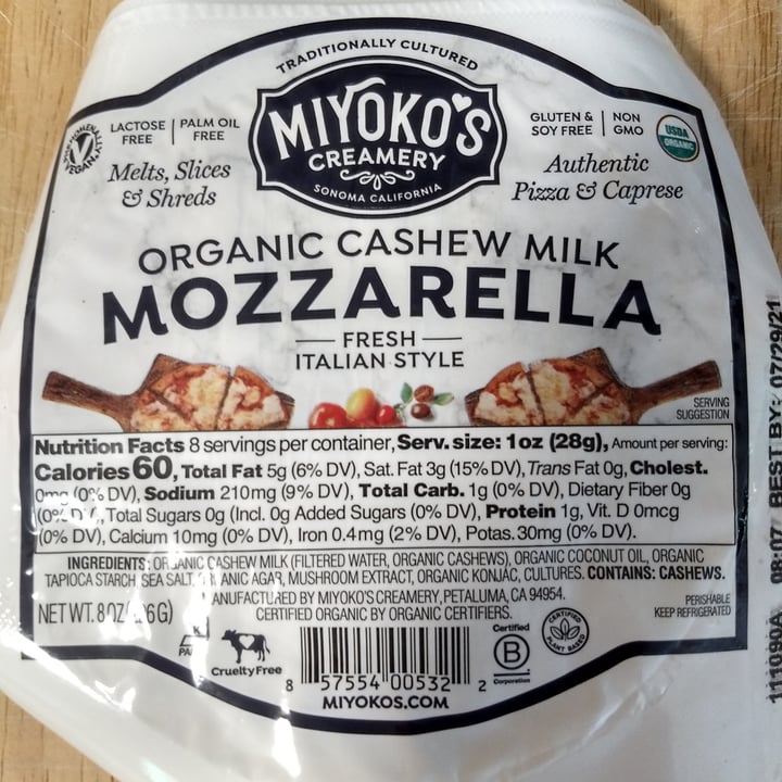 photo of Miyoko's Creamery Organic Cashew Milk Mozzarella Fresh Italian Style shared by @chrsull on  13 Jun 2021 - review