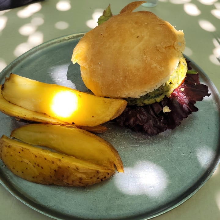 photo of Nutrilavie Mushroom burger shared by @yuirimiyagi on  16 Feb 2022 - review