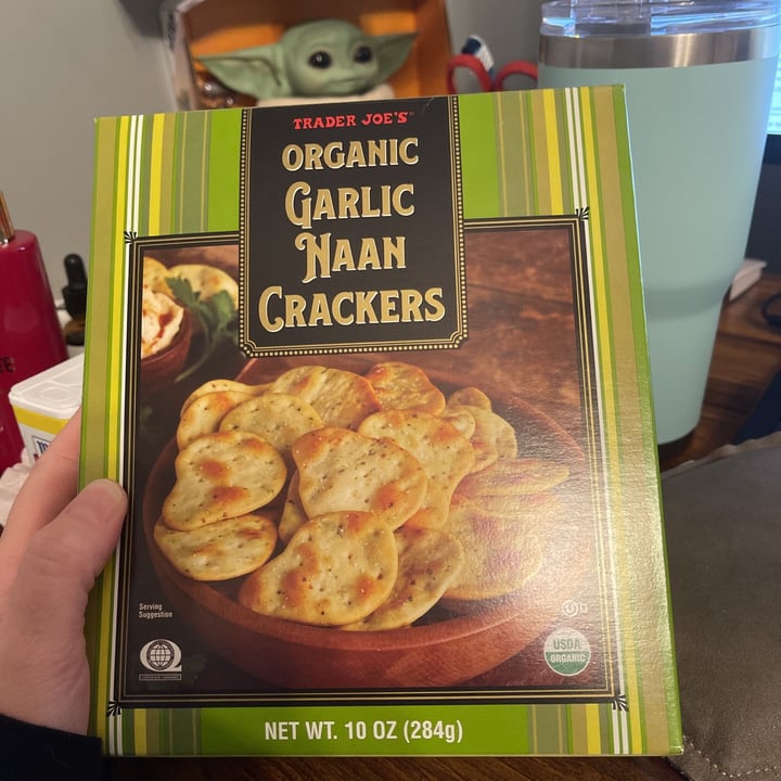photo of Trader Joe's Organic Garlic Naan Crackers shared by @kelliplummer9 on  28 Jan 2021 - review