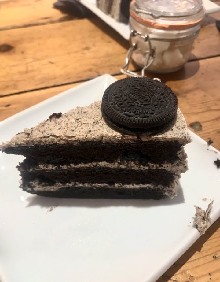 photo of Cloud 9 Oreo cake shared by @raquelamat on  11 Apr 2020 - review