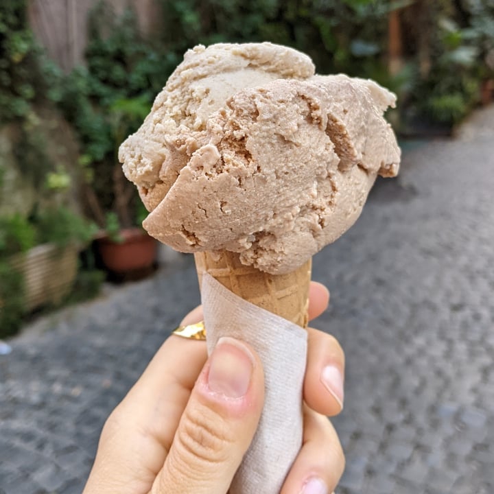 photo of Grezzo Raw Chocolate Gelato Crudista mandorla e arachide shared by @laubi on  29 Apr 2022 - review