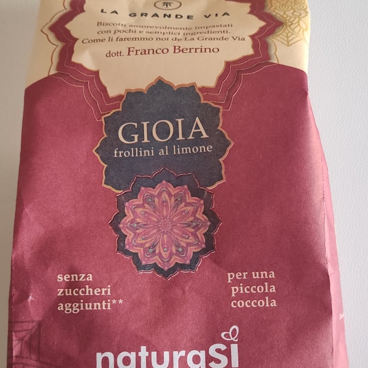 photo of La grande via Gioia frollìni al limone shared by @chiaraluce on  18 Sep 2022 - review