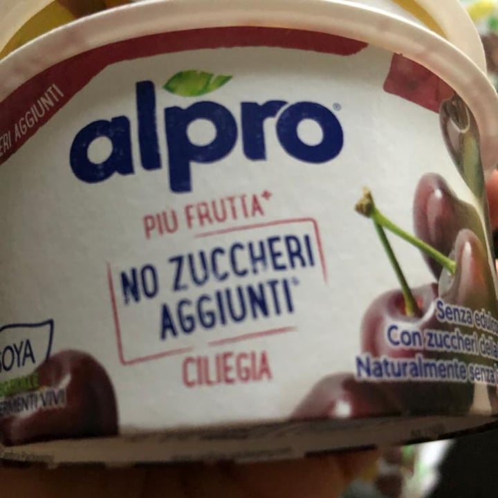 photo of Alpro yogurt alla ciliegia shared by @sararizz on  14 Mar 2022 - review