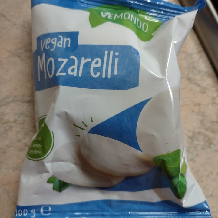 photo of Vemondo Vegan Mozarelli shared by @alexbeth98 on  11 Jan 2022 - review