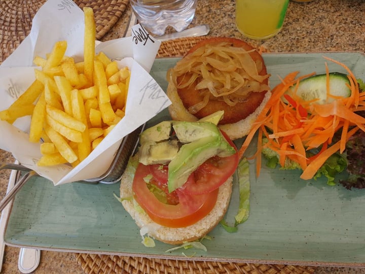 photo of Kwa Maritane Bush lodge Hamburger shared by @giselaesteves on  31 Aug 2019 - review