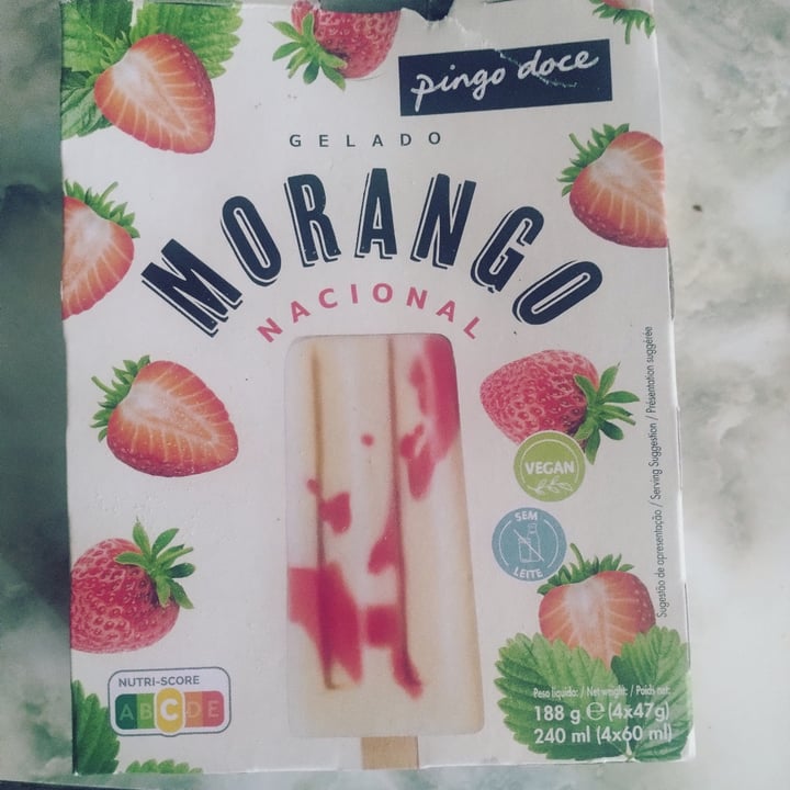 photo of Pingo doce gelado morango nacional shared by @veganshakti on  30 Jul 2022 - review