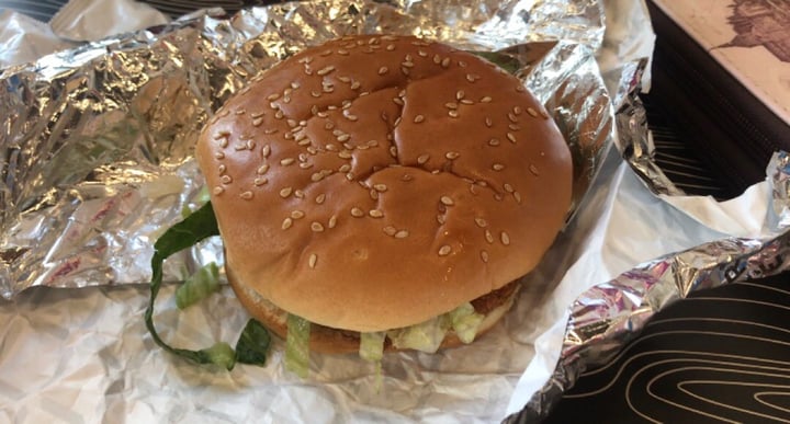 review photo of KFC Veggie Burger (No Mayo) shared by @simplisticallymorgan on 09 Aug 2019 - review