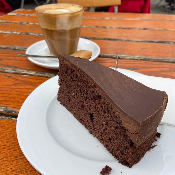 photo of Café Anna Blume Vegan Chocolate Cake shared by @katiwind on  03 Apr 2022 - review