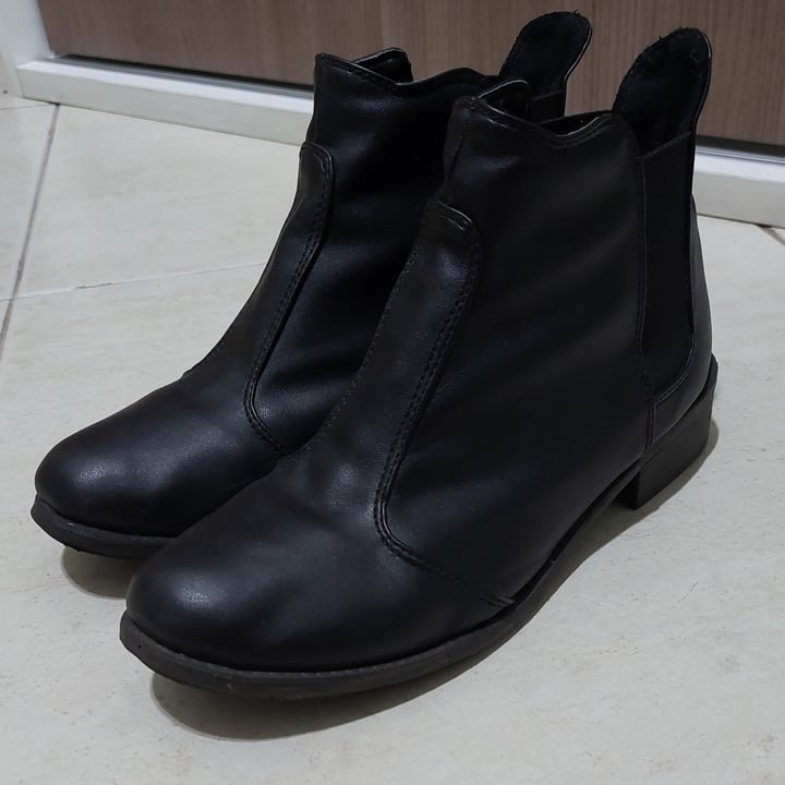 review photo of Urban Flowers Bota shared by @vivimetzker on 08 May 2022 - review
