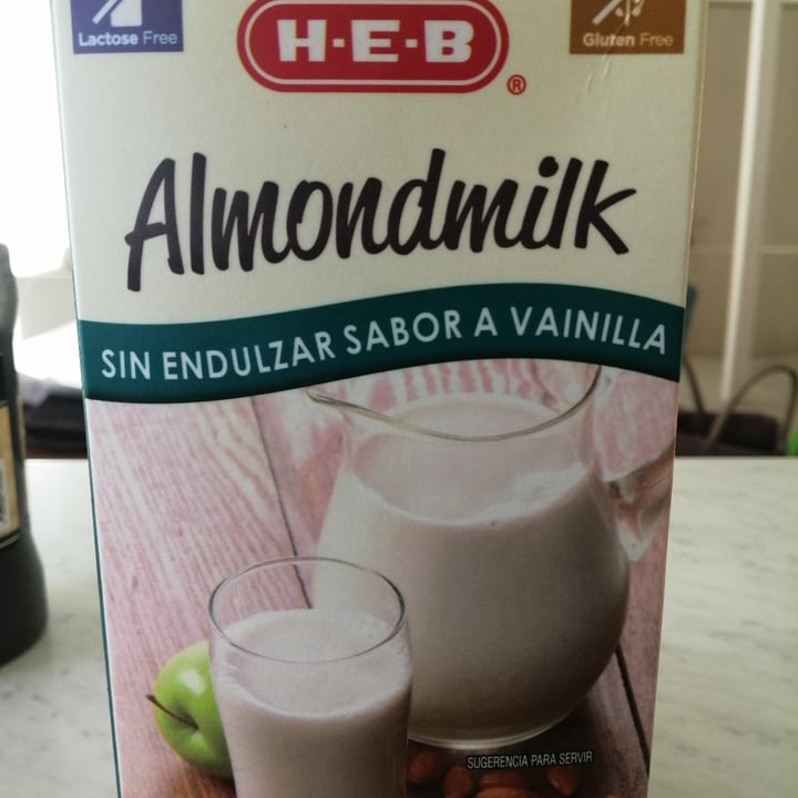 photo of H-E-B Almondmilk sin endulzar sabor Vainilla shared by @vegforhealth1 on  09 Jun 2021 - review