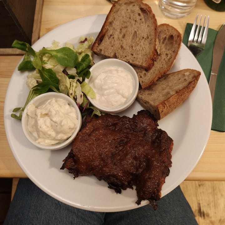 photo of Sociální bistro Střecha BBQ ribs shared by @chiaracappellini on  09 Dec 2022 - review