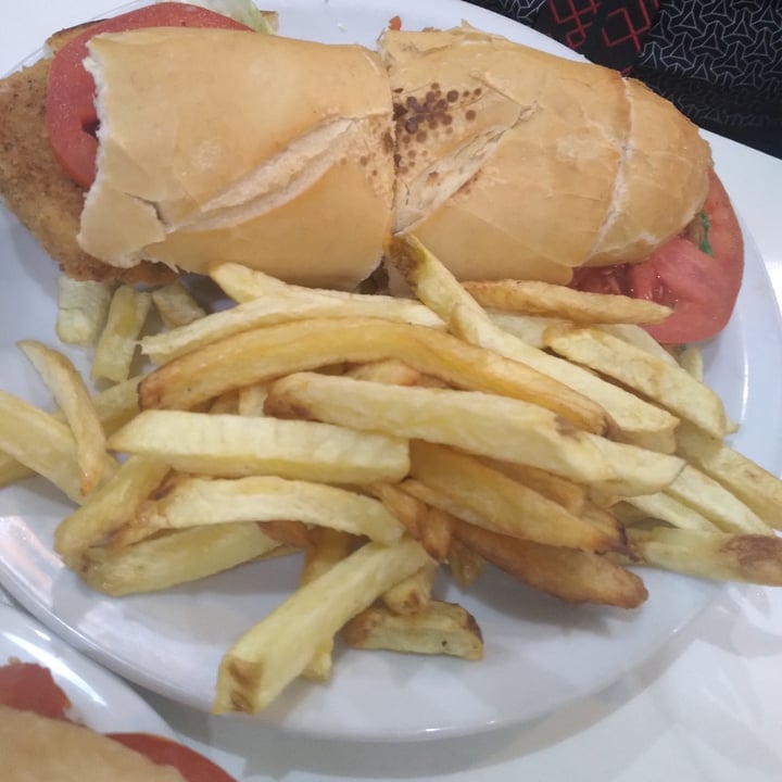 photo of Loving Hut Microcentro Tofu Sandwich shared by @melufernandez on  11 May 2022 - review