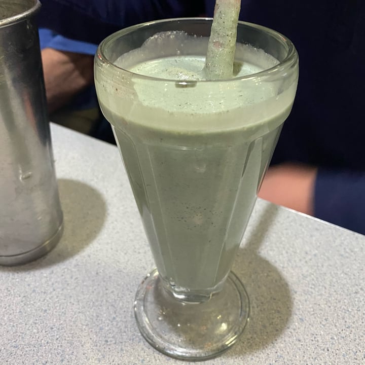 photo of Silver Diner- Cherry Hill Minty Grasshopper Plant-Based Shake shared by @curvycarbivore on  01 May 2022 - review