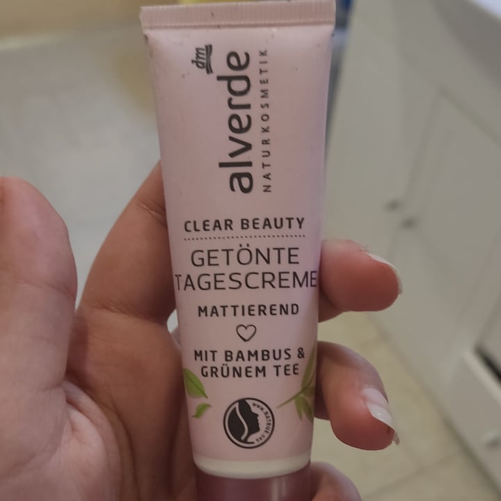 photo of Alverde Naturkosmetik Getönte Tagescreme shared by @irene26 on  13 Apr 2022 - review