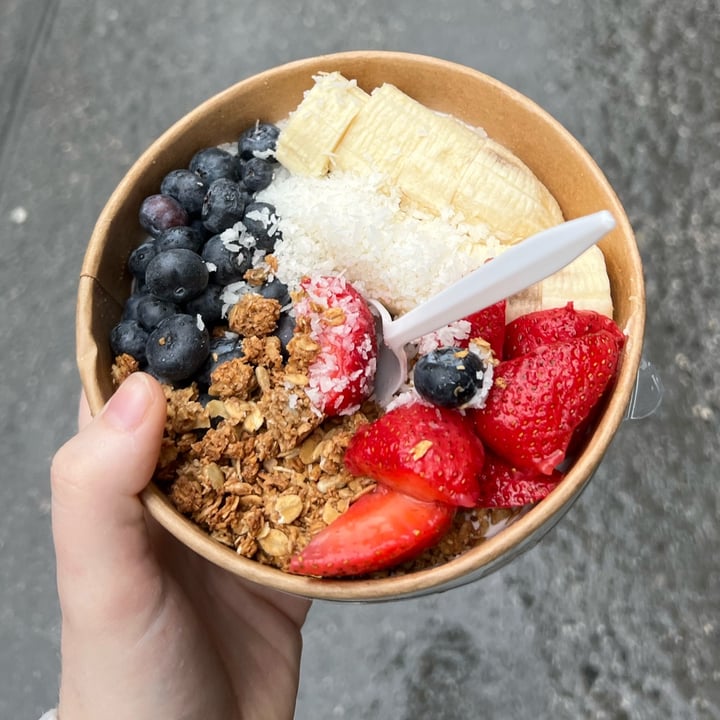 review photo of Hutch & Waldo Cafe chia raw granola shared by @slbenson on 14 Apr 2022 - review