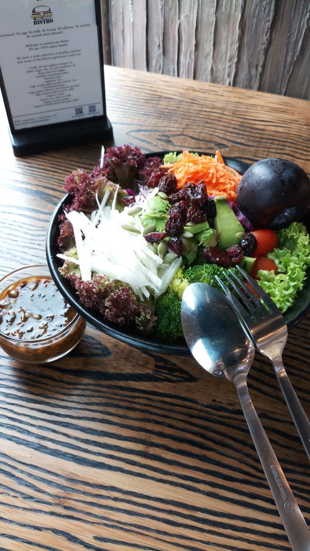 photo of nomVnom Bistro Royale Salad With Passion Fruit Dressing shared by @zoebelle2504 on  17 Oct 2019 - review