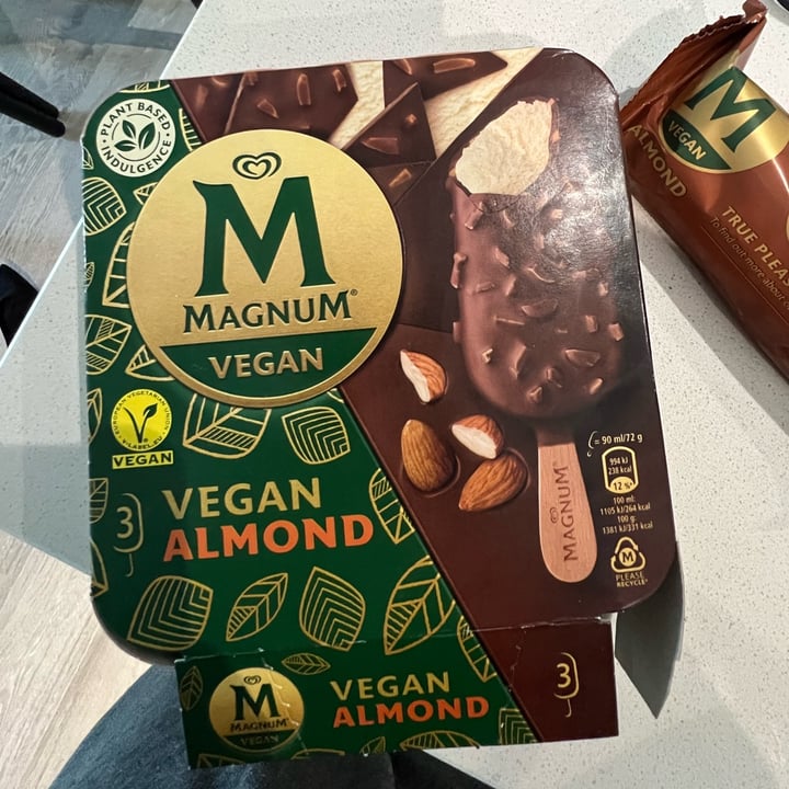 photo of Magnum Magnum Vegan Almond shared by @jucaixeta on  28 May 2022 - review