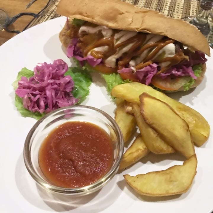 photo of Earth Cafe & Market Ubud Vegan Hot Dog shared by @kaylabear on  31 Dec 2018 - review