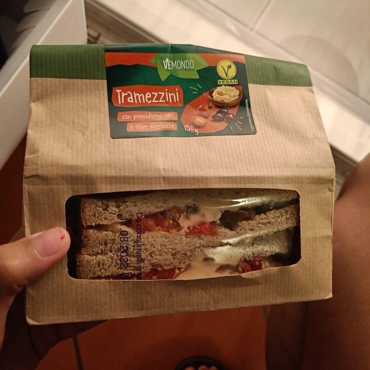 photo of Vemondo  Tramezzini Pomodoro, Ceci e Olive Taggiasche shared by @francib94 on  24 Jul 2022 - review