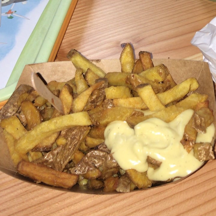 photo of Vélicious Burger fries shared by @sydneypetrie29 on  14 Oct 2020 - review