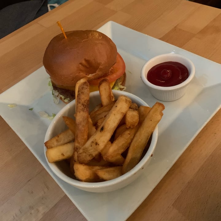 photo of Real Food Daily Burger shared by @jetfueljuliette on  30 Jan 2022 - review