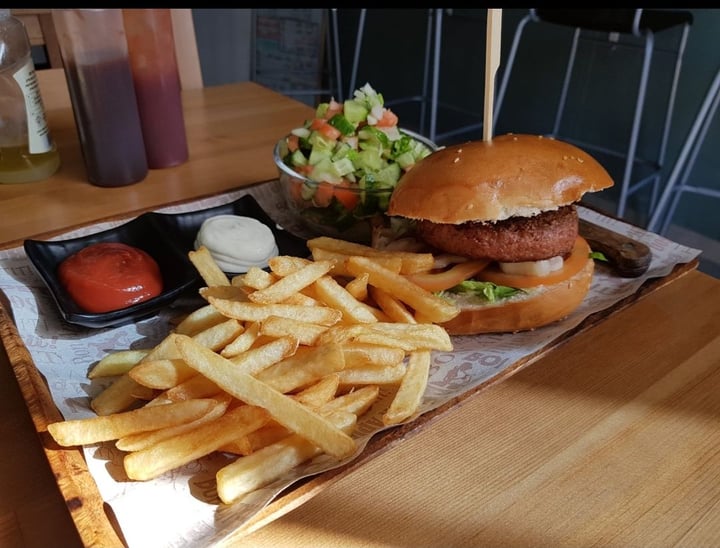 photo of הקציצה הטבעית Vegan Burger shared by @chenchen on  20 Jan 2020 - review