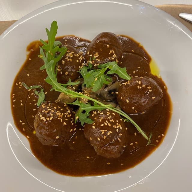 Photo of the dish “Albóndigas En Salsa De Cebolla”