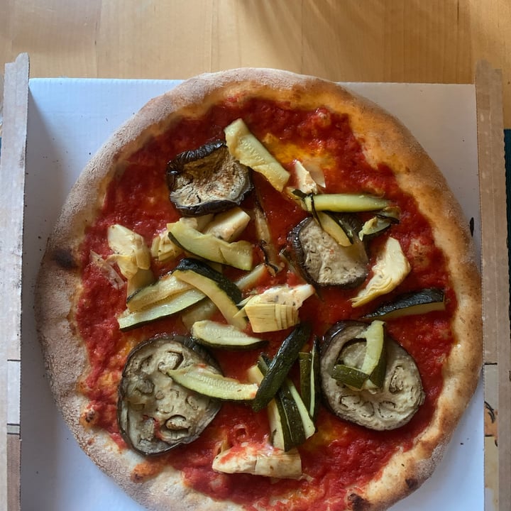 photo of Pizza in Piazza Pizza Rossa Con Verdure shared by @martachatnoir92 on  15 May 2022 - review