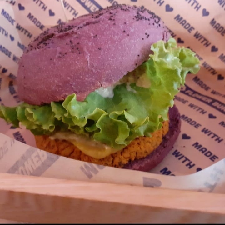 Flower Burger Bologna, Italy Cheesy Cecio Review abillion