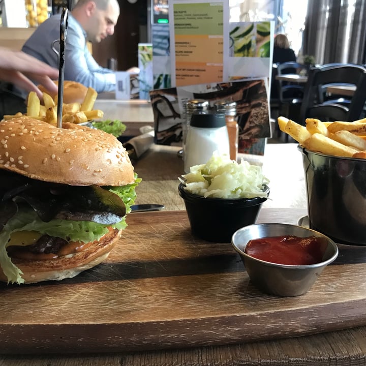 review photo of Zeil Kitchen Beyond Burger shared by @sarahbro on 28 Apr 2020 - review
