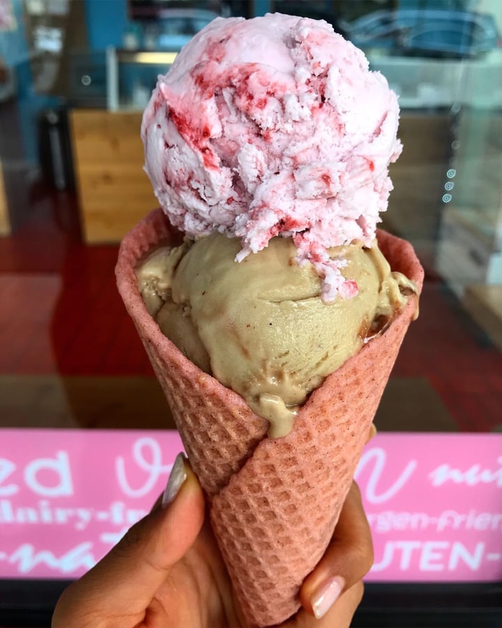 photo of Dear Bella Creamery Sun butter and strawberry ice cream shared by @amipark on  07 May 2019 - review
