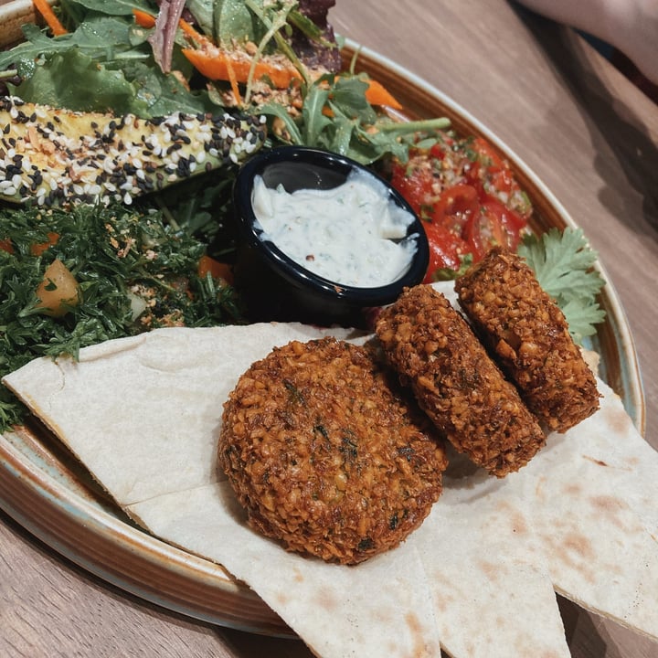 photo of Genius Central Singapore Falafel Bowl shared by @iranahranahrun on  15 May 2021 - review