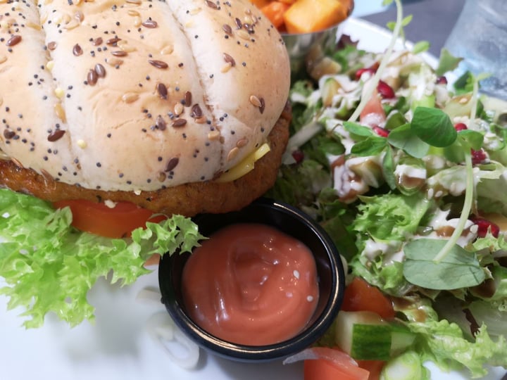 review photo of 143 ⓥ Café Southern Burger shared by @marpzylaur on 29 May 2019 - review