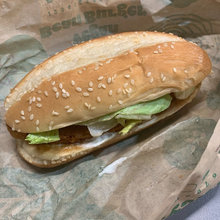 photo of Burger King Leicester Square Vegan Royale shared by @smuz90 on  23 Aug 2022 - review