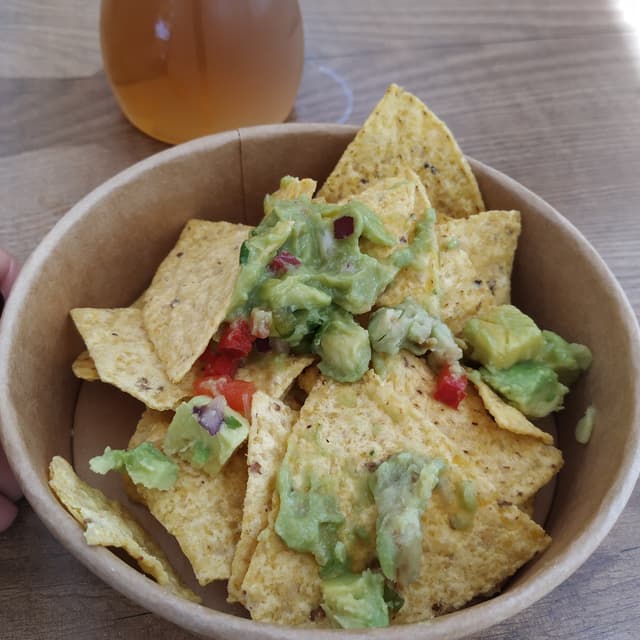 菜肴“Nachos con Guacamole”的照片