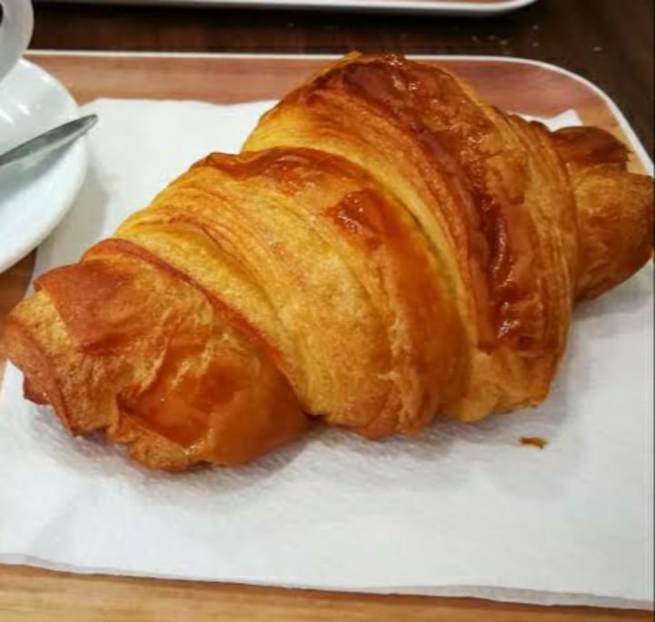 photo of VG Pâtisserie - Pâtisserie Végétale Croissant shared by @mmaustin on  31 Mar 2020 - review