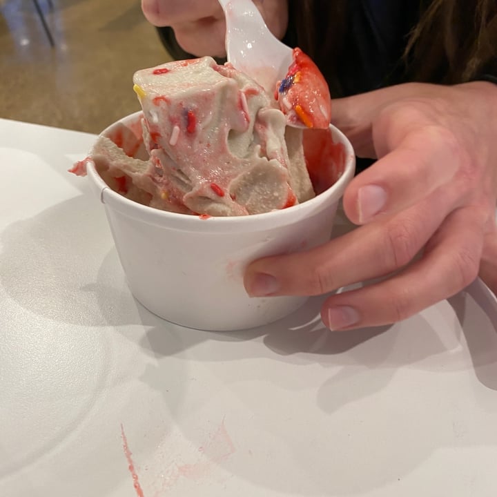 photo of STALK & SPADE Vanilla Soft Serve shared by @hannahop on  27 Aug 2021 - review