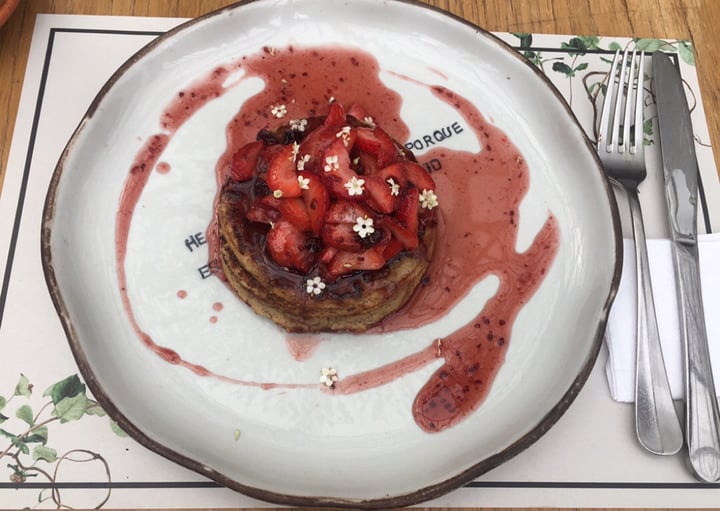 photo of Canasto Picnic Bistrò Banana and oat pancakes with red berries and maple syrup shared by @marinalmeida on  03 Aug 2019 - review