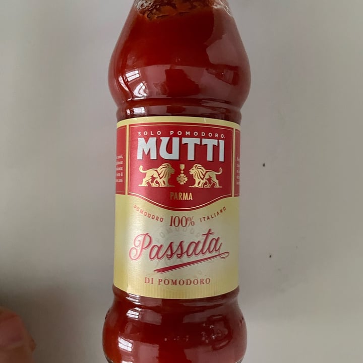 photo of Mutti Passata con basilico shared by @luciarossetto on  09 Dec 2021 - review