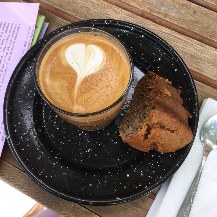 review photo of Vive Café Latte con leche de almendras shared by @garciaevelyn on 01 May 2021 - review