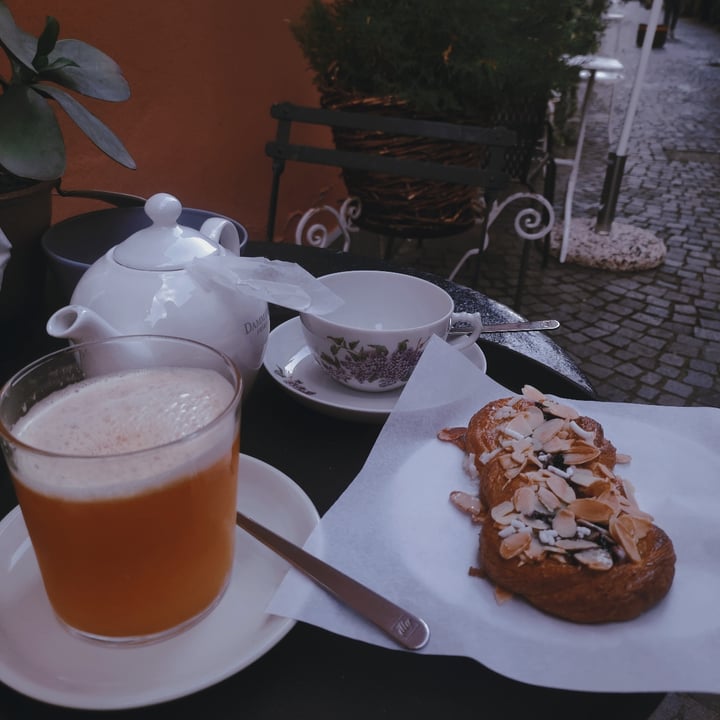review photo of Bar Pasticceria La Mimosa brioche marmellata e mandorle shared by @gius on 07 Dec 2021 - review